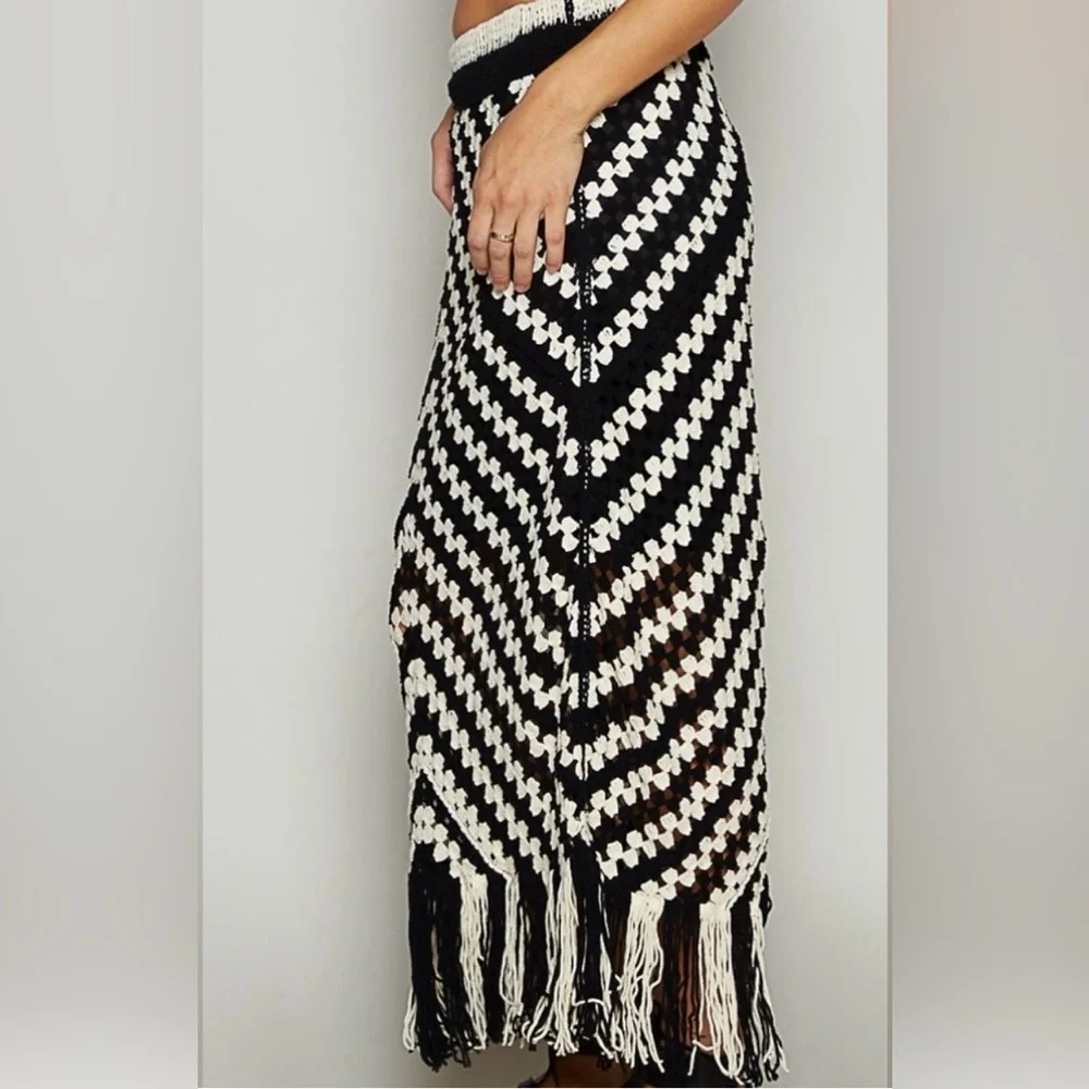 NEW POL Black and Natural Chevron Knit Skirt One Size - Picture 3 of 9